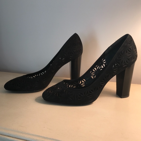 LAUREN RALPH LAUREN LEATHER VIONA ll EYELET HEELS - Picture 4 of 15